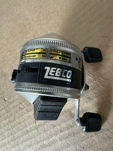 Zebco 33 spincast fishing reel - Picture 1 of 6