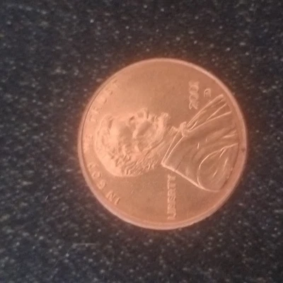 2001 D Lincoln Penny. Close 'AM', "Floating Roof" Errors  - Image 1 of 2