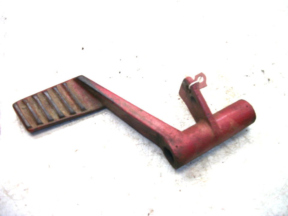 Rueda Horse Workhorse 700 1968 pieza de tractor de jardín: pedal de embrague de freno - Imagen 1 de 1