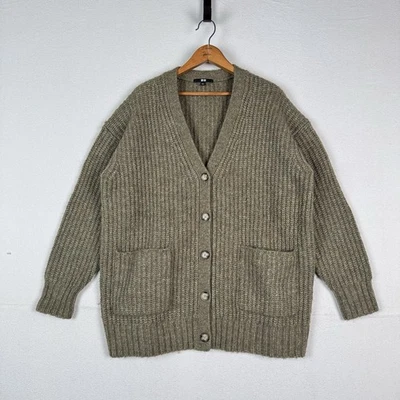 Cárdigan Uniqlo Calibre Bajo Cuello en V Manga Larga Verde Marrón Bolsillos Botones Grande Foto 1 de 4