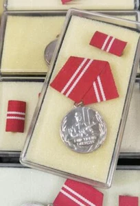 DDR Medaille für 10 Jahre treue Dienste in den Kampfgruppen der Arbeiterklasse. - Bild 1 von 6