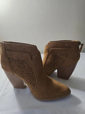 Qupid Brown Suede Ankle Booties Size 8 Chunky Block Heel Western Boho Back Zip - Image 1 of 4