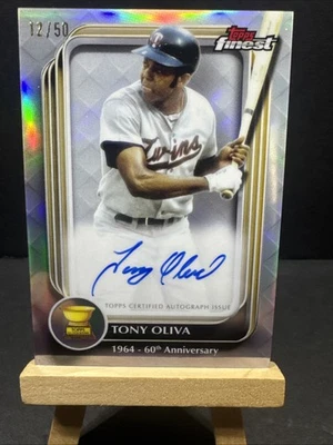 Tony Oliva 2025 Topps Finest Rookie Cup Aniversario Automático/50 #RCAA-TO Foto 1 de 4