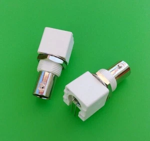 (2 PCS) Right Angle BNC Female Bulkhead PCB Mount Connector - Picture 1 of 3
