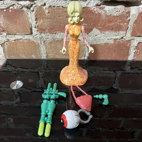 Mars Attacks! Martian Spy Girl Action Figure Trendmasters 1996 Cover