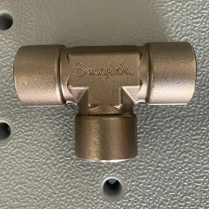 Swagelok SS-12-T Stainless Steel Pipe Tee Fitting, 3/4" Female NPT - Picture 1 of 3