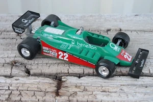 ~~ VINTAGE 1/24 RICARDO PATRESE BENETTON 22 FORMULA ONE RACE CAR BURAGO ITALY ~~ - Picture 1 of 6