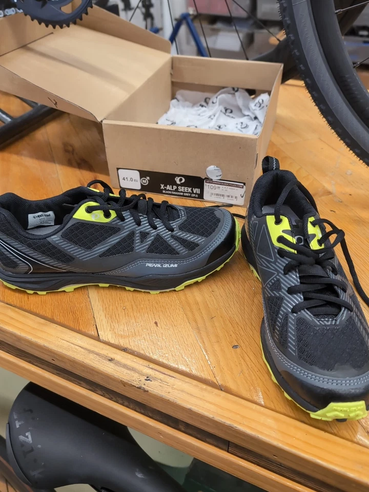 Zapatos de ciclismo Pearl Izumi X Alp Seek VII con tacos Shimano para hombre talla 41 EE. UU. 8 Foto 1 de 1