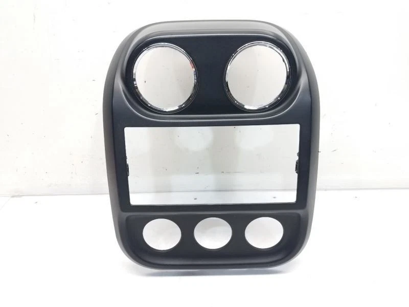 Jeep Patriot 2014 radio/bisel HVAC con rejillas de ventilación *negro/gris/cromo* Foto 1 de 4