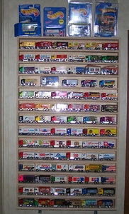 Handgefertigtes Ausstellungsregal für Hot Wheels Hwy Hauler. Sollte ca 98 Spediteure fassen. - Bild 1 von 1
