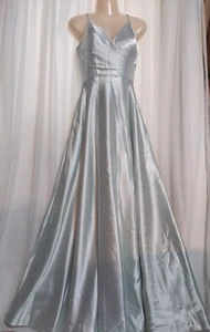 NWT WOMEN'S RYANTH FORMAL GOWN, ICE GREEN SZ 4 FULL LENGTH DRESS PROM, NEW - Picture 1 of 2