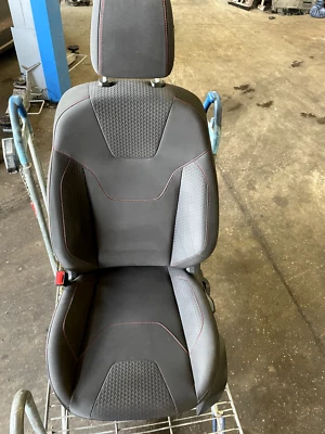 Ford Focus MK3 ST Line BJ 2017 Sitz Vorne Links Fahrersitz mit Sitzheizung - Bild 1 von 4