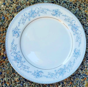 Mikasa Dresden Rose L9009 10 5/8" Dinner Plates set of 4 - Picture 1 of 7