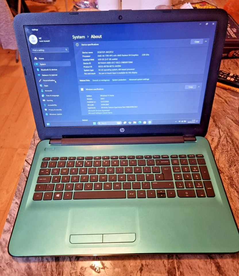 HP Notebook 15-ba077sa AMD A6-7310 2 GHz 4gb RAM 320GB Windows 11 Office 365 - Image 1 of 4