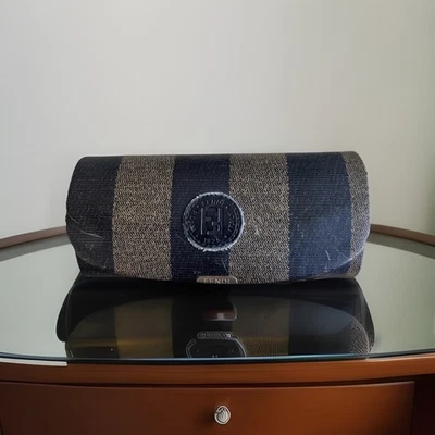 Estuche con soporte para gafas Fendi vintage a rayas marrones marcadas Fendi Italia 1925 Foto 1 de 4