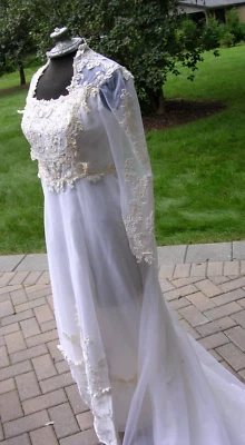 #T Vintage Victoran Style Long Sleeve Wedding Dress~ Lace & Bridal Satin Gown 8 - Image 1 of 4