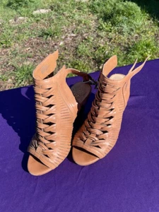 Vince Camuto Women's Sandals Size 5.5 Tan Adj Straps Heeled Shoes - Picture 1 of 8