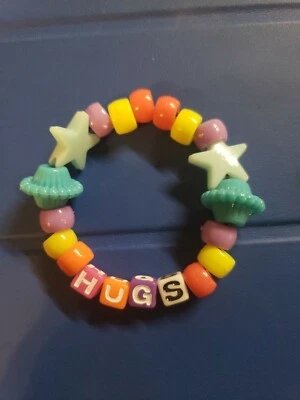 Pulsera de Everly Flud Foto 1 de 2