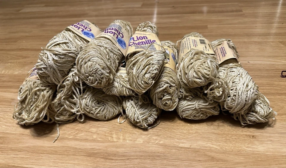 Lote 14+ Fios Marca Leão Chenille Sensations 710 Arenito Acrílico Bege - Imagem 1 de 4