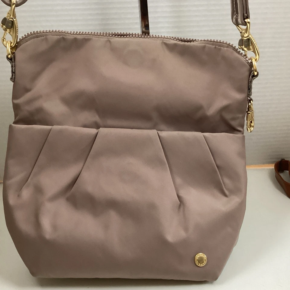 PACSAFE Metrosafe 20405. GII Anti-Theft Unisex Crossbody Shoulder Bag  Gray - Image 1 of 4