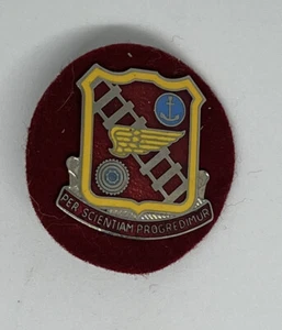 Pin Vintage Ejército de EE. UU. Insignia DUI PER Scientiam Progredimur Escuela de Transporte - Imagen 1 de 2