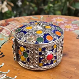 Antica scatola bracciale corallo smaltato metallo tono argento Kabyle Berbero Algeria - Foto 1 di 24
