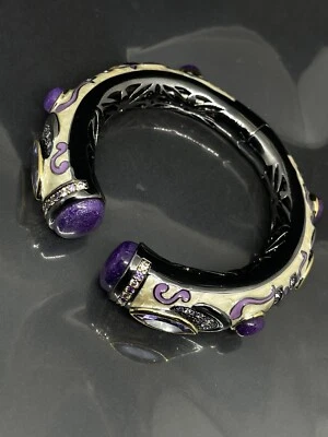 Joan Boyce Ornamentado Blanco Púrpura Esmalte Piedra Cristales 6.5” Brazalete Bisagra Brazalete Foto 1 de 4