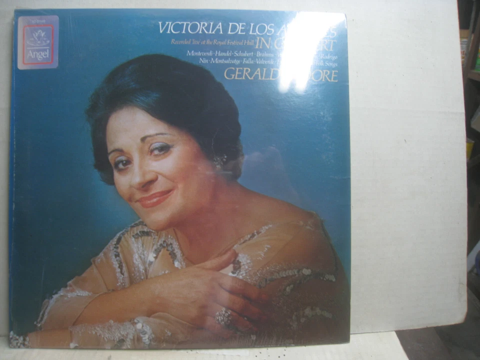 Victoria de los Angeles in Royal Festival Hall, Moore, piano *Angel SZ 37546 - Image 1 of 1