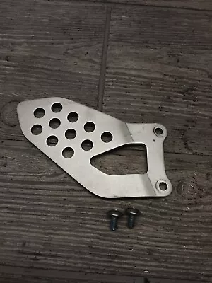 2005 05 04-05 Suzuki GSXR 600 GSXR600 Left Rearset Bracket Heel Guard Cover - Image 1 of 4
