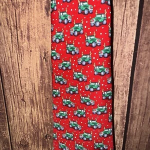 Vineyard Vines Boy’s Christmas Green Jeep W/ Antlers Christmas Red Silk Tie - Picture 1 of 5