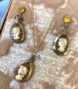 Jeweline Intaglio Necklace Earrings Cameo Set W Case Gold Tone Topaz - Picture 1 of 11