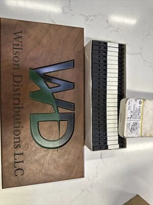 ALLEN BRADLEY 1492-H4 300V full Box of 25 NOS - Image 1 of 3