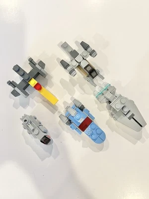 LEGO Advent Calendar 2021 - Star Wars 75307 Landspeeder Starfighter Razor Crest - Image 1 of 4