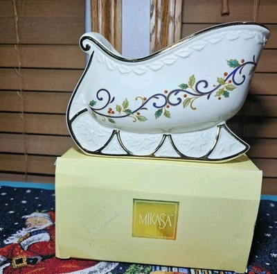 Mikasa "Holly Sleigh" Christmas Holiday Fine Porcelain Centerpiece Bowl NIB - Image 1 of 4