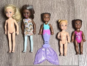 Mattel Barbie Chelsea lotto 5 bambole tra cui sirena e bambino - Foto 1 di 3