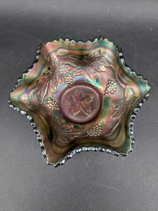 Vintage Fenton Carnival Glass Bowl in the Grapes and Leaves Pattern 5 1/2'' - Picture 1 of 7