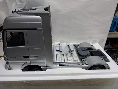 Eligor Mercedes Benz Actros V8 2008   1/18 - Immagine 1 di 4