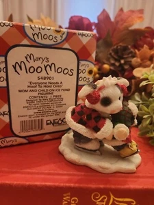 Estatuilla de patinaje Marys Moo Moos Everyone Needs A Hoof To Hold Onto Cow 548901 - Imagen 1 de 12