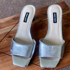 Nine West Silver Heels Mules Metallic Square Toe Kitten Heel Size 6M NWOB - Picture 1 of 9