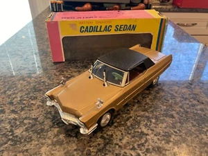 VINTAGE TIN BANDAI B/O CADILLAC SEDAN WITH UNIQUE FEATURES WITH BOX. FULLY WORKS - Picture 1 of 24