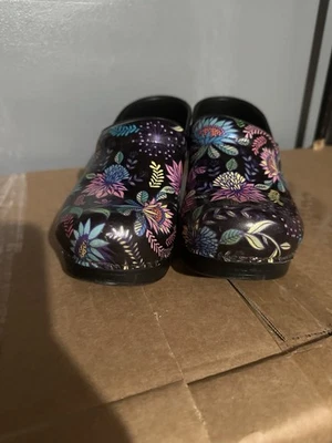 Dansko Professional Clogs Black Floral EU 38/US 7.5-8 - Image 1 of 4