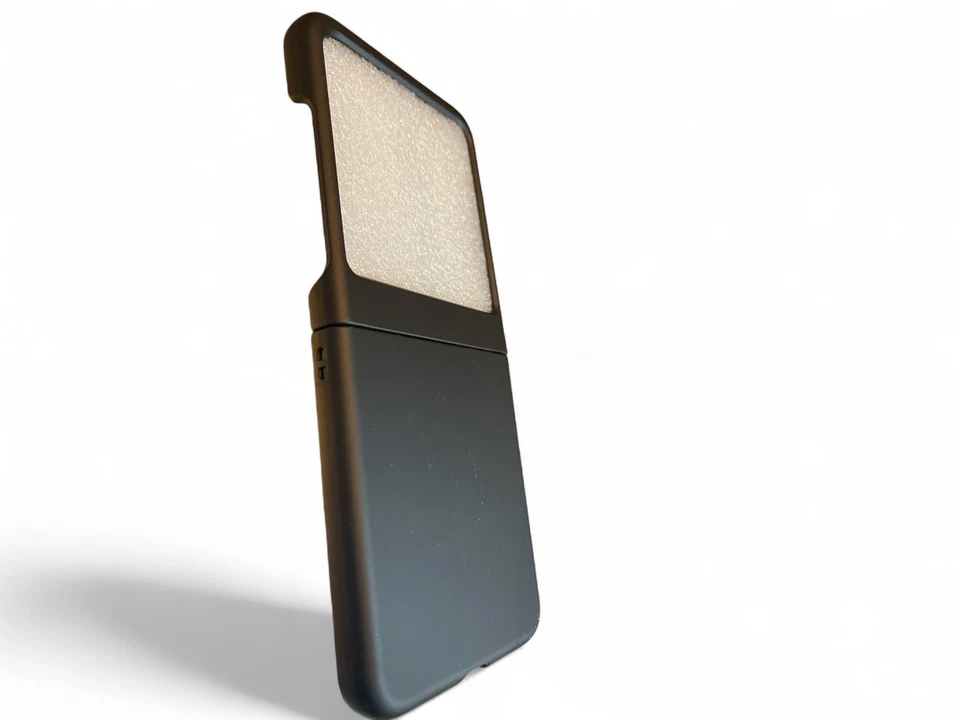 Capa telefone flip preta flexível skid skin Motorola RAZR 50 2024 2025 - Imagem 1 de 4