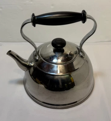 Tetera clásica de acero inoxidable Copco de colección con silbido Foto 1 de 4