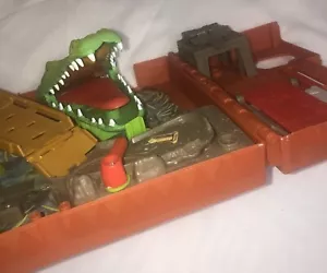 Vintage Matchbox Pop Up/foldable Carry Case With Working Alligator Light sound O - Picture 1 of 8