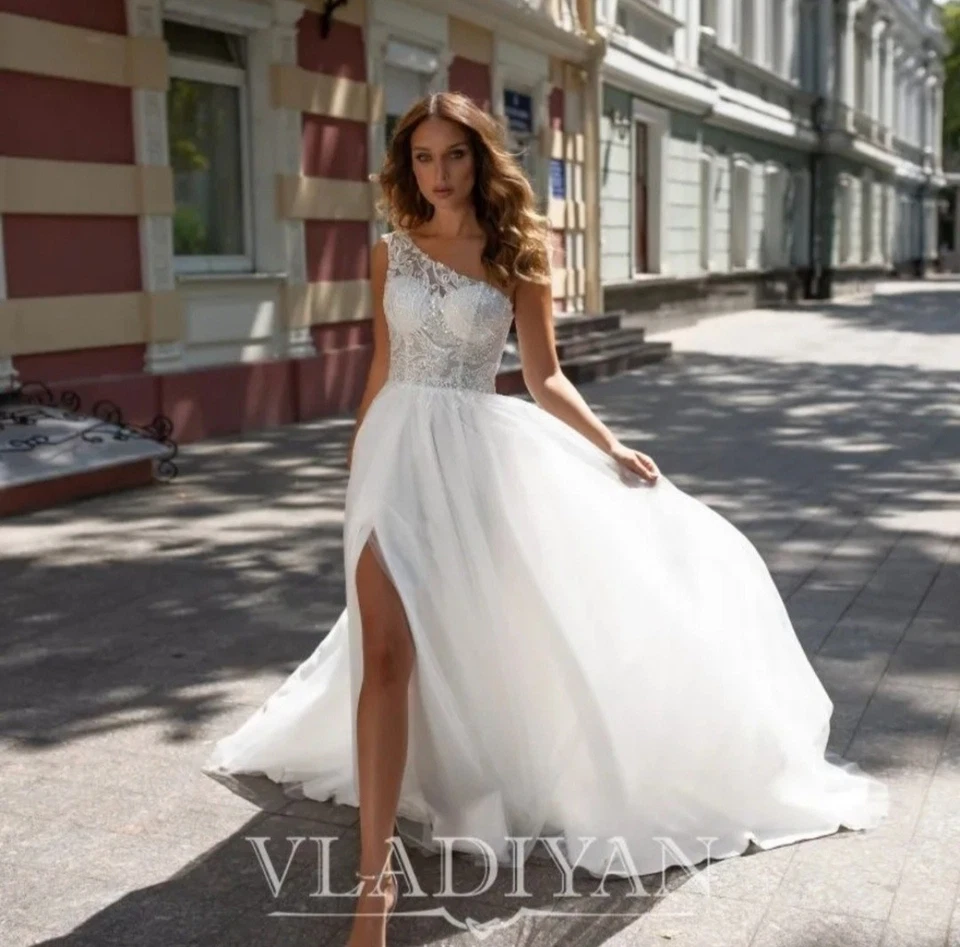 Vestido de novia VLADIYAN $699, etiquetas adjuntas talla 10. No alterado originalmente $2240 Foto 1 de 4