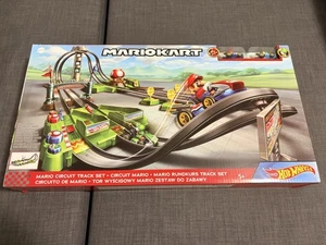 NEW! Hot Wheels Mario Kart Circuit Track Set with Die-Cast Kart - Picture 1 of 4