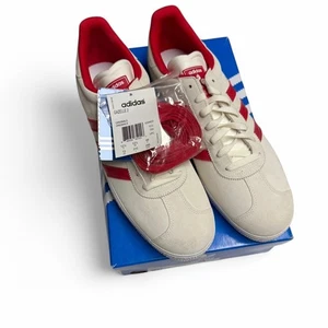 NEU Adidas Gazelle 2 Legacy Herren Größe 13 weiß rot Wildleder Leder Schuhe Neu mit Etikett - Bild 1 von 16