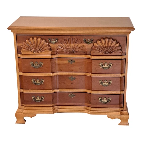 Vintage American Drew Maple Goddard Chest Carved Shell Block Front 4 Drawer Cover