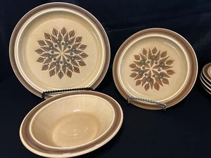 Royal China Royalstone Mid Century Geschirr Set Blätter gelb 70er Teller Schalen - Bild 1 von 19