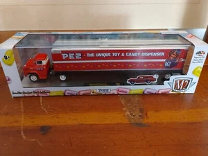 NUOVO M2 Macchine Auto Trasportatore PEZ ROSSO 1958 Chevy Spartan & 1957 Chevy Diecast 1/64 - Foto 1 di 4